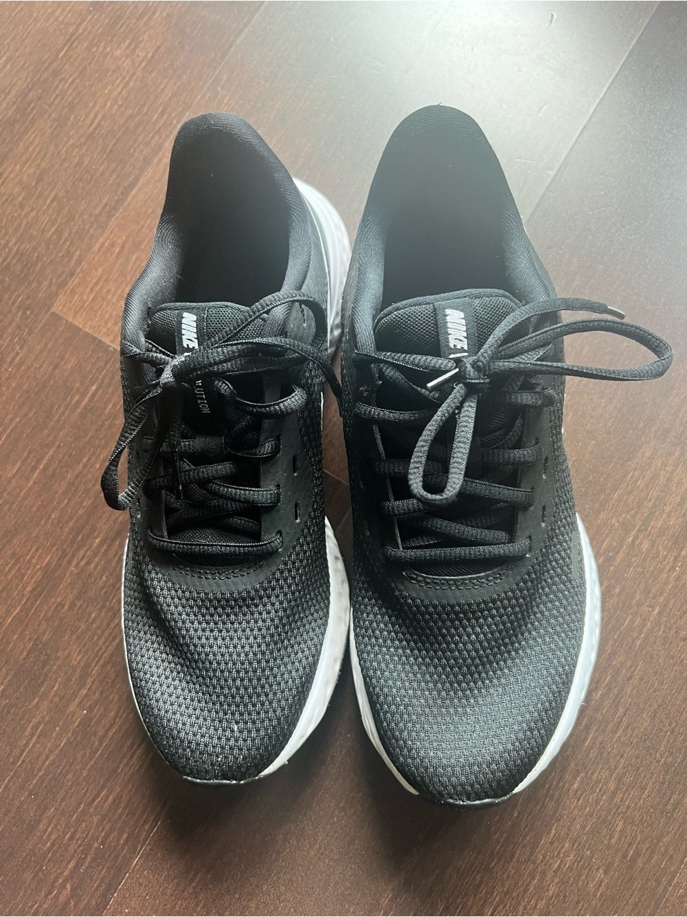 Nike Black and White Athletic Running Sneakers - Picture 2 of 6